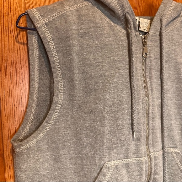 Sleeveless zip hoodie - Picture 3 of 4